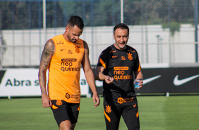 Renato Augusto e Vítor Pereira no treino do Corinthians nesta quarta-feira