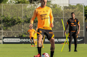 Rger Guedes e Fernando Lzaro no treino do Corinthians nesta quarta-feira