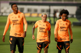 J, Fagner e Willian no treino do Corinthians desta quinta-feira