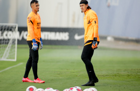 Matheus Donelli e Cssio no treino do Corinthians desta quinta-feira