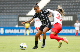 Grazi em ao durante jogo do Corinthians