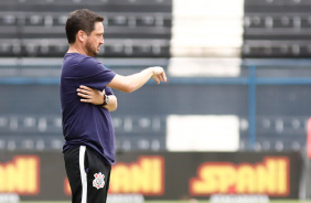 Arthur Elias durante a vitria do Corinthians