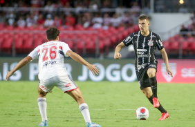 Lucas Piton durante a partida entre So Paulo e Corinthians, realizada no Morumbi