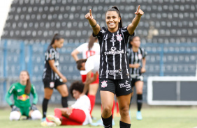 Miriã foi responsável pela jogada que garantiu o primeiro gol do Corinthians