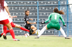 Miri no ataque do Corinthians em busca de mais um gol