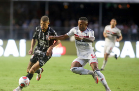 Zagueiro Joo Victor durante confronto entre So Paulo e Corinthians