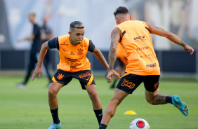 Adson e Gustavo Silva no treino do Corinthians desta quarta-feira