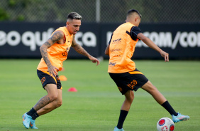 Gustavo Silva e Adson no treino do Corinthians desta quarta-feira