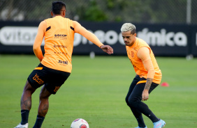 Paulinho e Fagner no treino do Corinthians desta quarta-feira