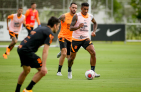 Joo Victor, Renato Augusto e Paulinho no treino do Corinthians desta sexta-feira