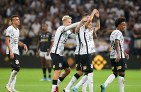 Adson, Cantillo, Róger Guedes e Willian comemoram o gol do Corinthians contra a Ponte Preta