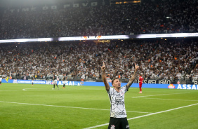 Gustavo Mosquito comemora o seu gol na partida contra a Ponte Preta