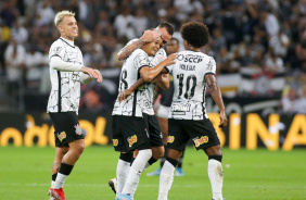 Róger Guedes, Adson, Renato Augusto e Willian comemoram gol contra a Ponte Preta