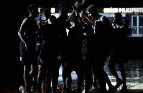 Time de basquete do Corinthians antes do jogo contra a Unifacisa