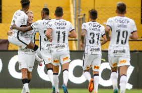 Bambu, Róger Guedes, Raul, Giuliano, Mantuan e Mosquito comemoram gol do Corinthians