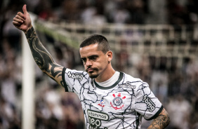 Fagner durante o primeiro tempo de Corinthians x Guarani