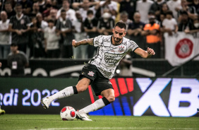 Renato Augusto durante o primeiro tempo de Corinthians x Guarani