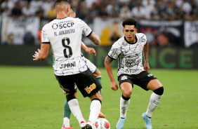 Renato Augusto e Du Queiroz na partida do Corinthians contra o Guarani nesta quinta-feira