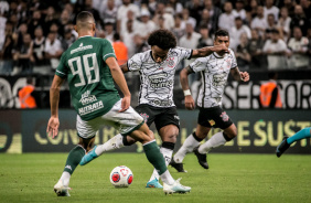 Willian durante o jogo entre Corinthians e Guarani