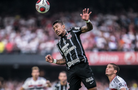 Paulinho durante o jogo entre So Paulo e Corinthians