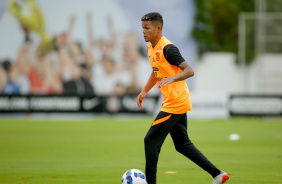 Adson em treino do Corinthians nesta sexta-feira