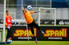 Ivan treinando no gramado do CT nesta sexta-feira