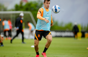 Lucas Piton em treino no CT Joaquim Grava