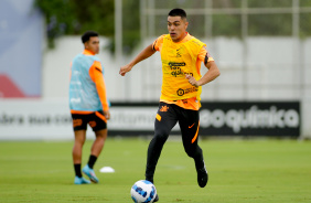 Roni durante treino desta sexta-feira no CT Joaquim Grava