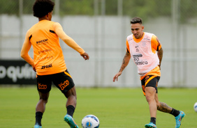 Willian e Gustavo Mosquito em treino desta sexta-feira