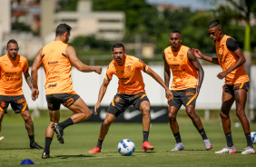 Maycon, Giuliano, Bruno Melo, Raul Gustavo e Robson Bambu durante atividade