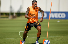 Paulinho treinando no CT Joaquim Grava