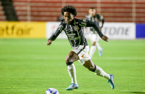 Willian durante a derrota do Corinthians nesta tera-feira