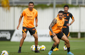Bruno Melo e Fagner durante treino no CT Joaquim Grava