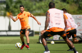 Giuliano em treino do Corinthians no CT