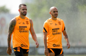 Renato Augusto e Fbio Santos em treino no CT