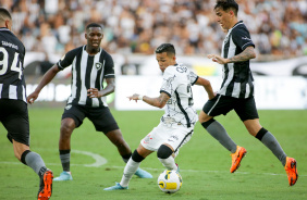 Adson durante confronto entre Botafogo e Corinthians