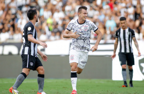 Lucas Piton marcou o terceiro gol do Corinthians contra o Botafogo neste domingo