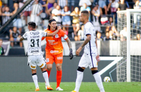 Mantuan, Cssio e Joo Victor durante estreia do Corinthians no Brasileiro