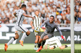 Mantuan marcando um dos gols do Corinthians contra o Botafogo