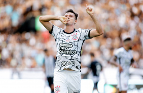 Piton anotou um gol da vitria do Corinthians em cima do Botafogo