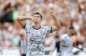 Piton foi titular no jogo de estreia do Corinthians no Brasileiro