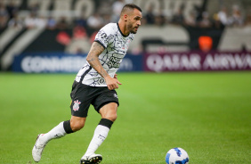 Renato Augusto em jogo da Libertadores contra o Deportivo Cali