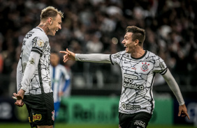Rger Guedes e Lucas Piton no primeiro gol do Corinthians