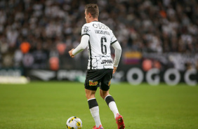Lucas Piton durante jogo do Corinthians no Brasileiro