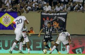 Gustavo Mantuan em ao no duelo entre Corinthians e Portuguesa pela Copa do Brasil