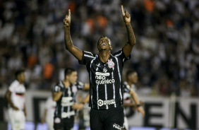 J evitou a derrota do Corinthians ao marcar o gol de empate contra a Portuguesa, do Rio de Janeiro