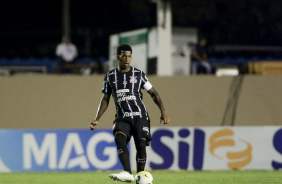 Zagueiro Gil foi titular e capito do Corinthians em estreia da Copa do Brasil