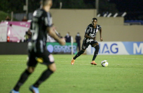 Zagueiro Robert Renan fez sua estreia pelo Corinthians como titular da equipe na Copa do Brasil