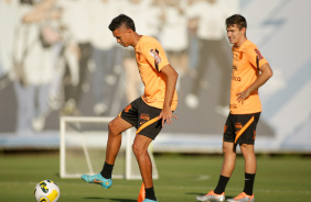 Cantillo e Lucas Piton durante treino do Corinthians
