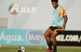 Gil durante treino do Corinthians